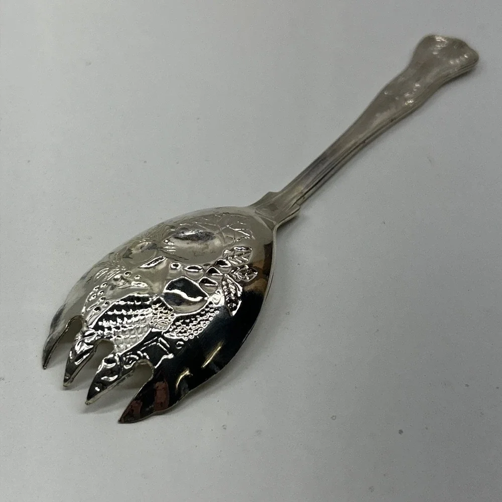 Vintage Silverplate Ornate Berry‎ Spoon Fruit Embossed Bowl Serving